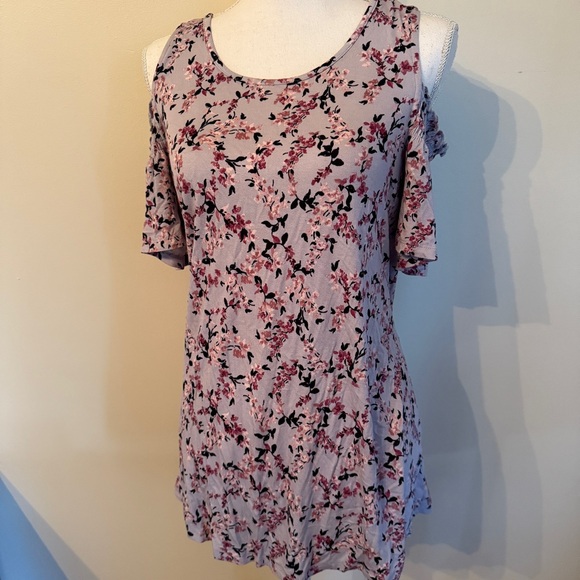 Elle Cold Shoulder Short Sleeve Top - Picture 3 of 12